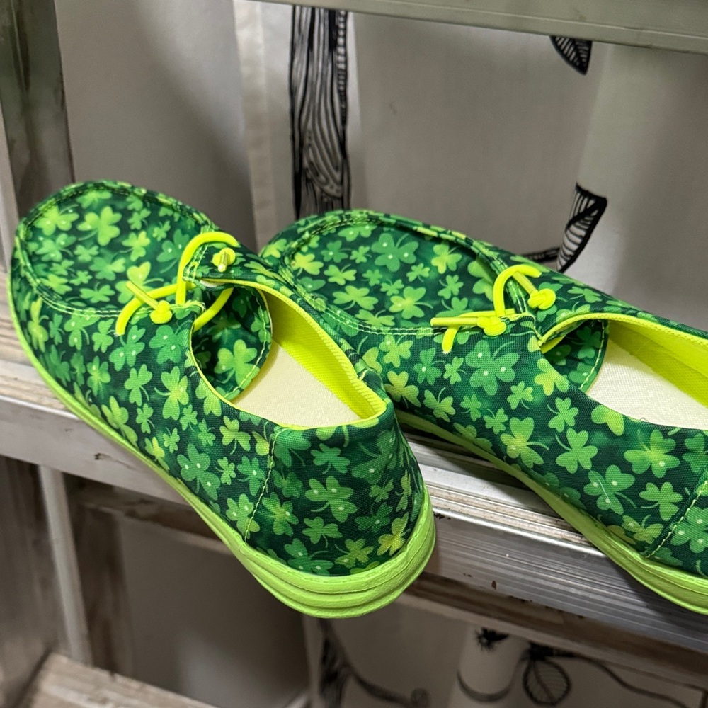 SHEIN Green Floral Flats